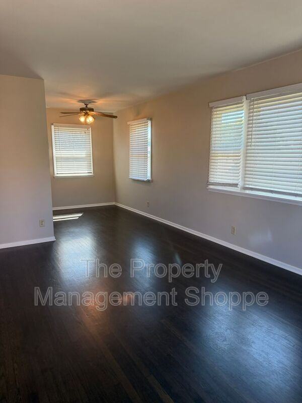 245 Lynn Dr - Photo 3 of 12
