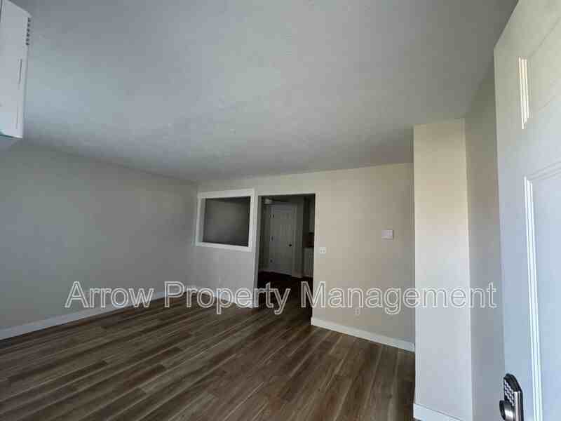 611 S 7th St - Photo 2 of 7