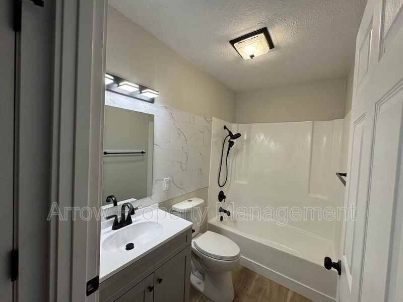 611 S 7th St - Photo 5 of 7