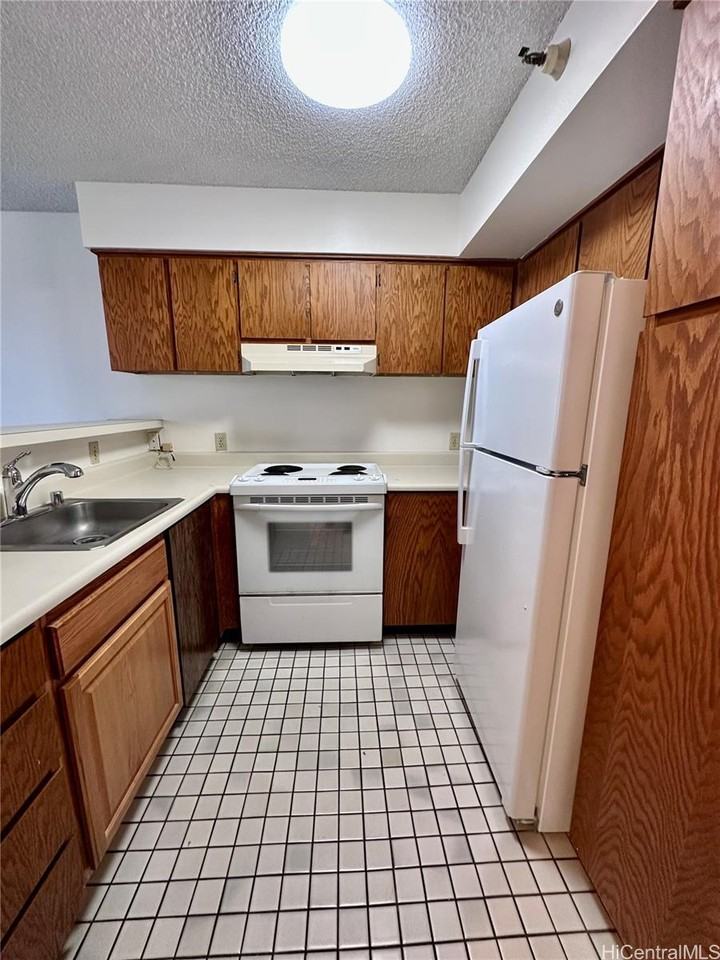 930 Kaheka St #503 - Photo 2 of 13