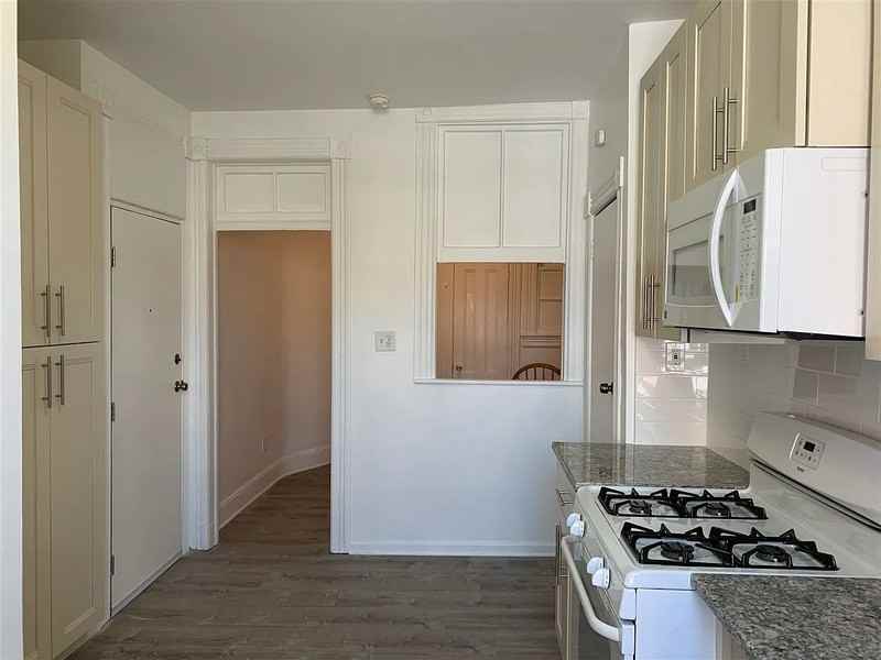 50 Bright St #3L - Photo 3 of 12