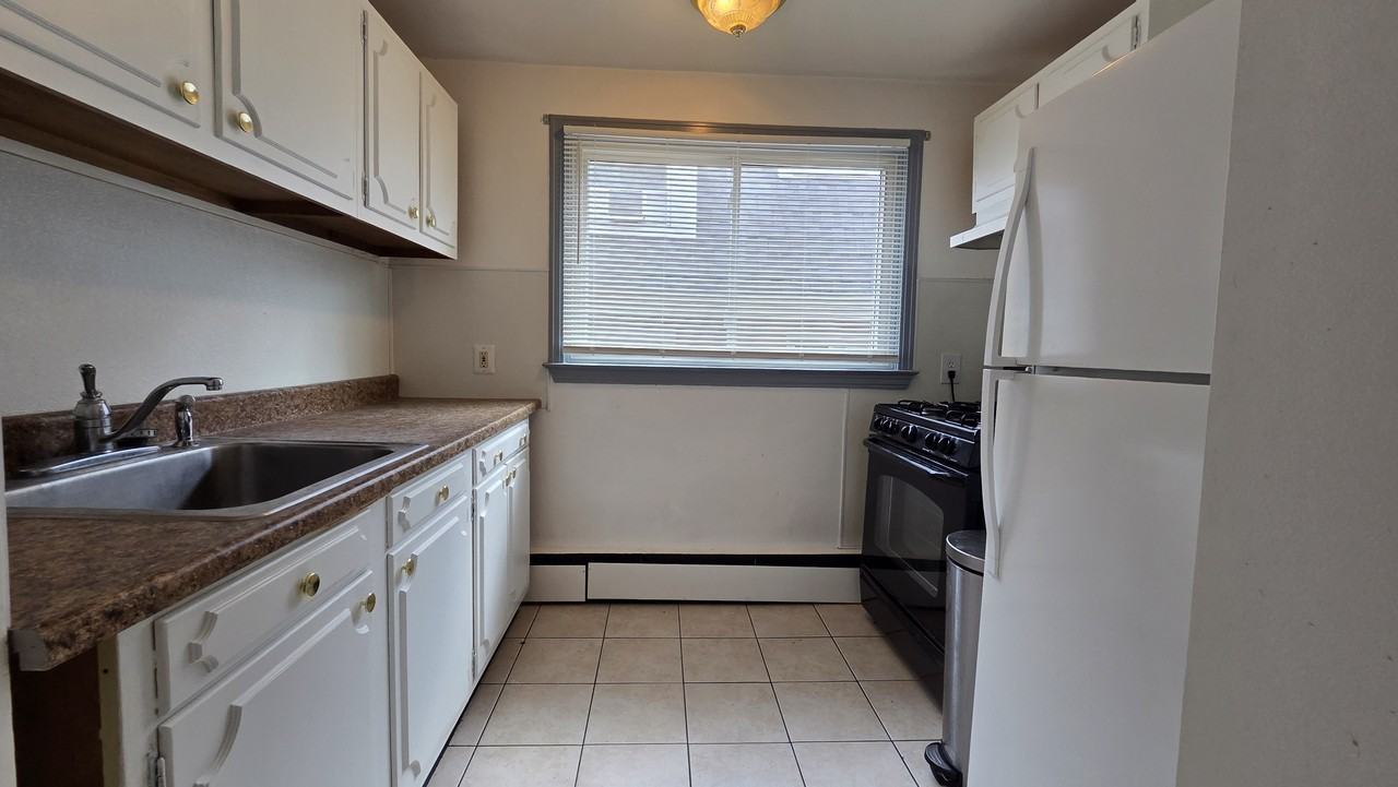 817 Englewood - Photo 5 of 13