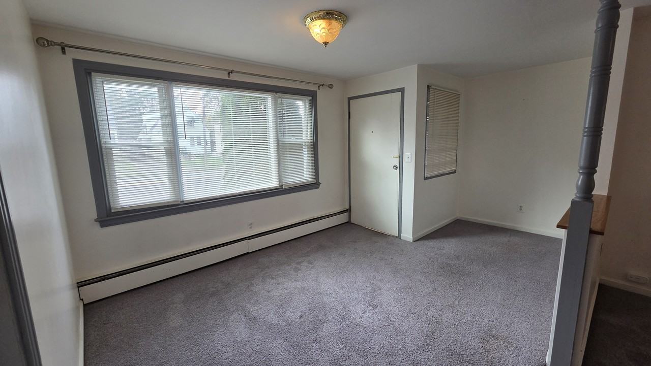 817 Englewood - Photo 7 of 13