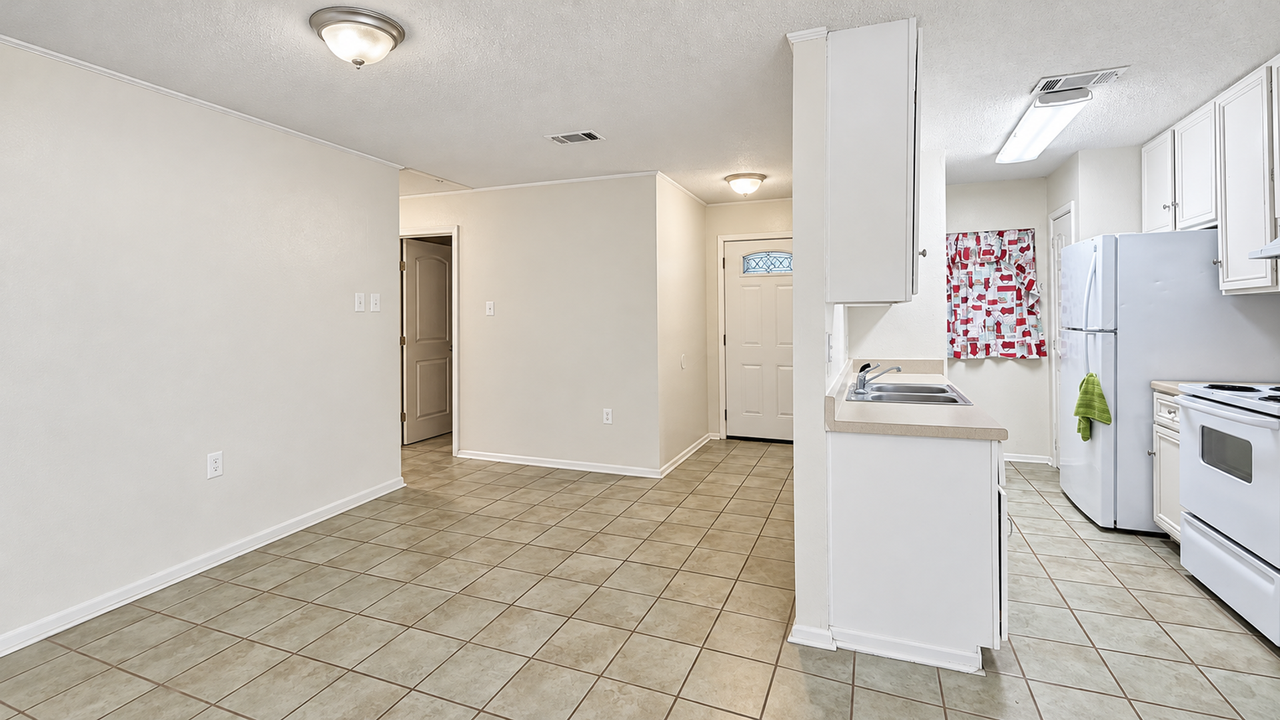 1735 Southland Ct - Photo 5 of 11