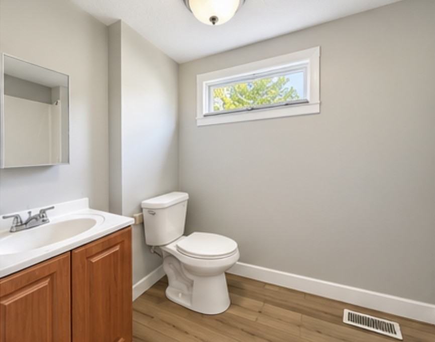 11909 Holborn Ave - Photo 6 of 14