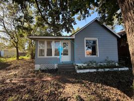 featured image of 217 E 5th St