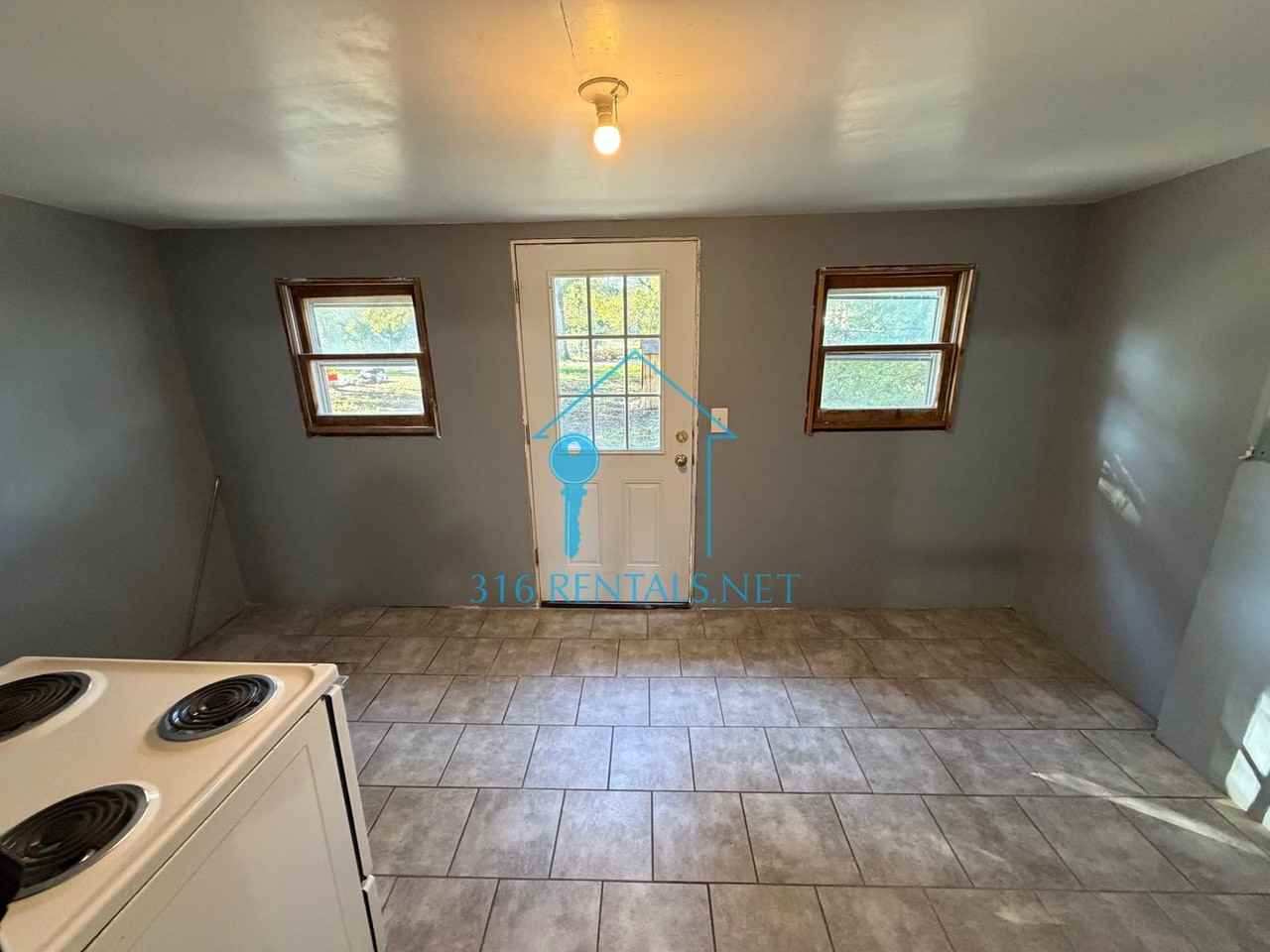 217 E 5th St - Photo 3 of 9