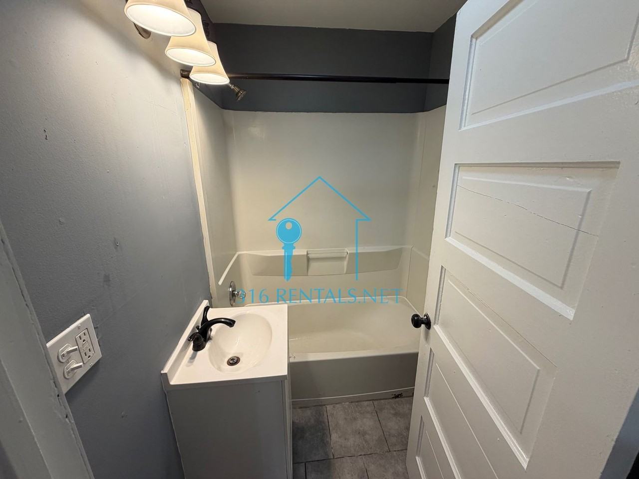 217 E 5th St - Photo 5 of 9