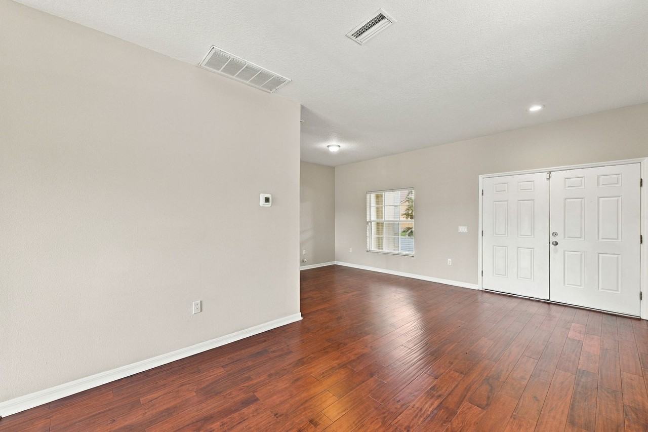 8826 Royal Enclave Blvd - Photo 5 of 49