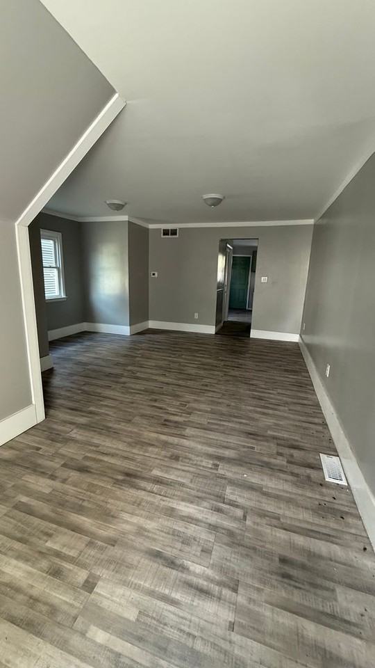 218 E 8th St - Photo 2 of 14