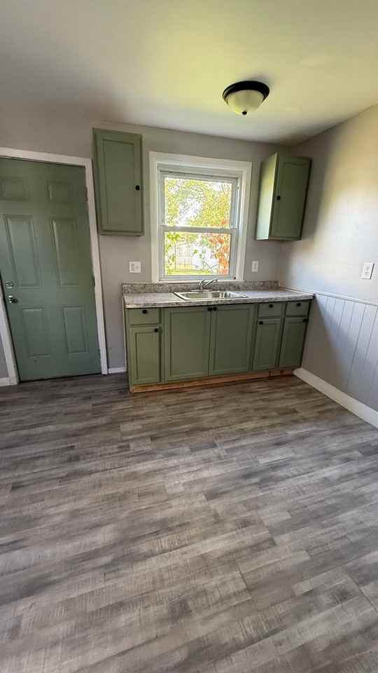 218 E 8th St - Photo 3 of 14