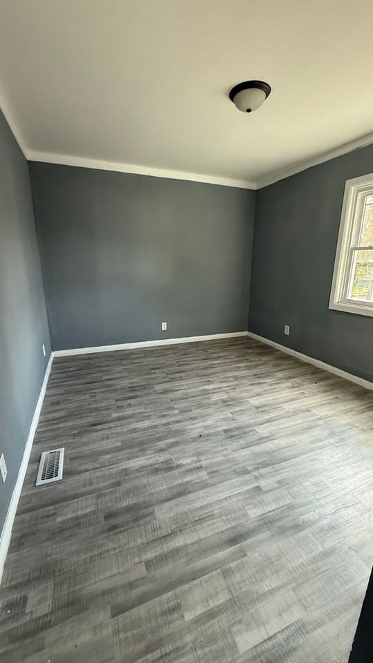 218 E 8th St - Photo 5 of 14