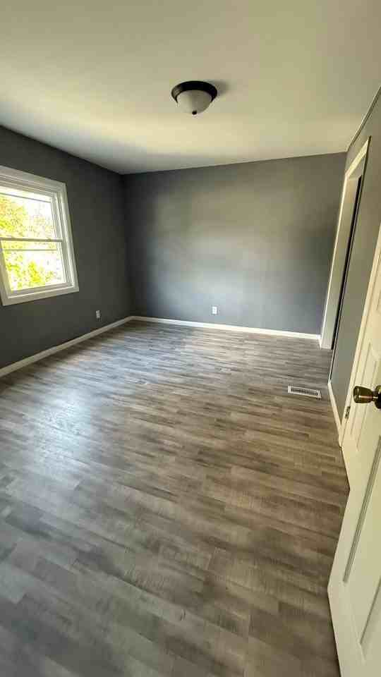 218 E 8th St - Photo 6 of 14