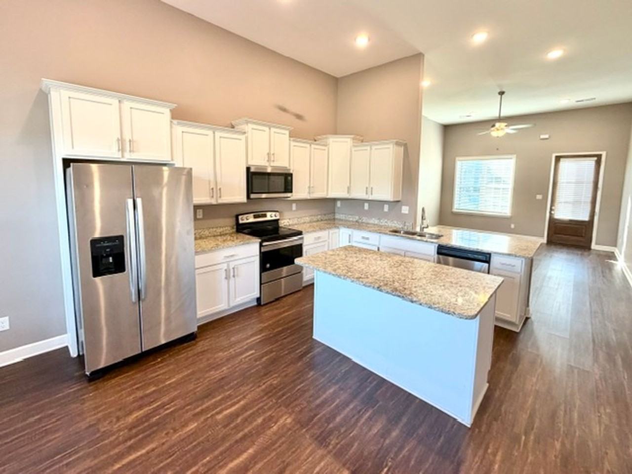 5726 Matthew Dr - Photo 4 of 13