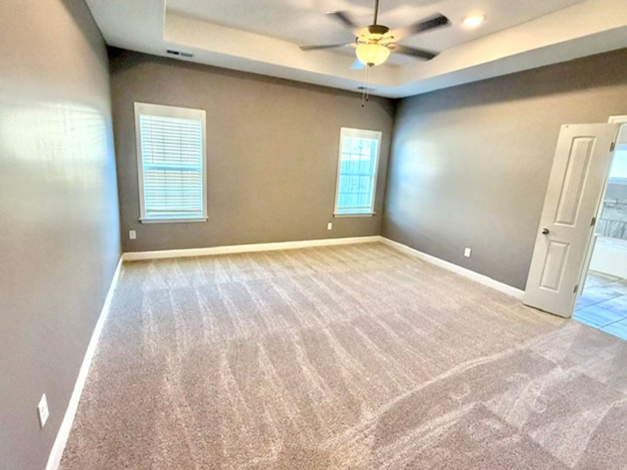 5726 Matthew Dr - Photo 6 of 13