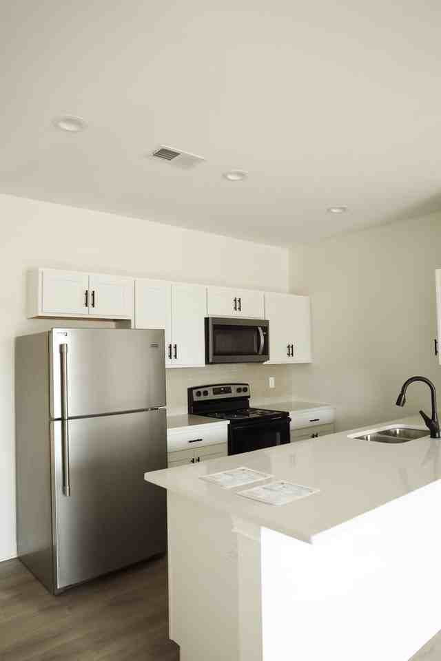 Oak Hill Apartments - Photo 2 of 18