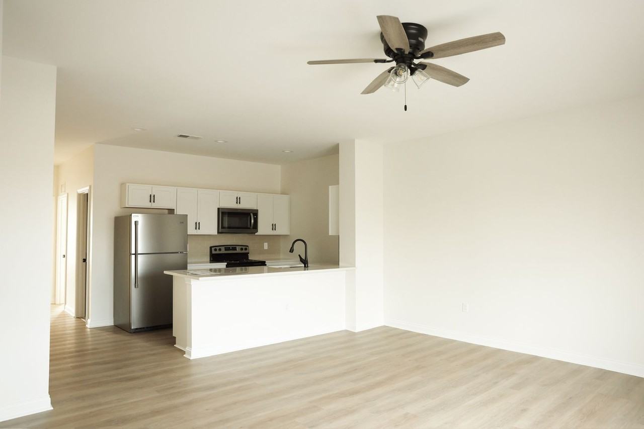 Oak Hill Apartments - Photo 3 of 18