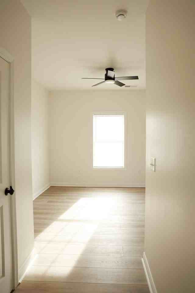 Oak Hill Apartments - Photo 6 of 18