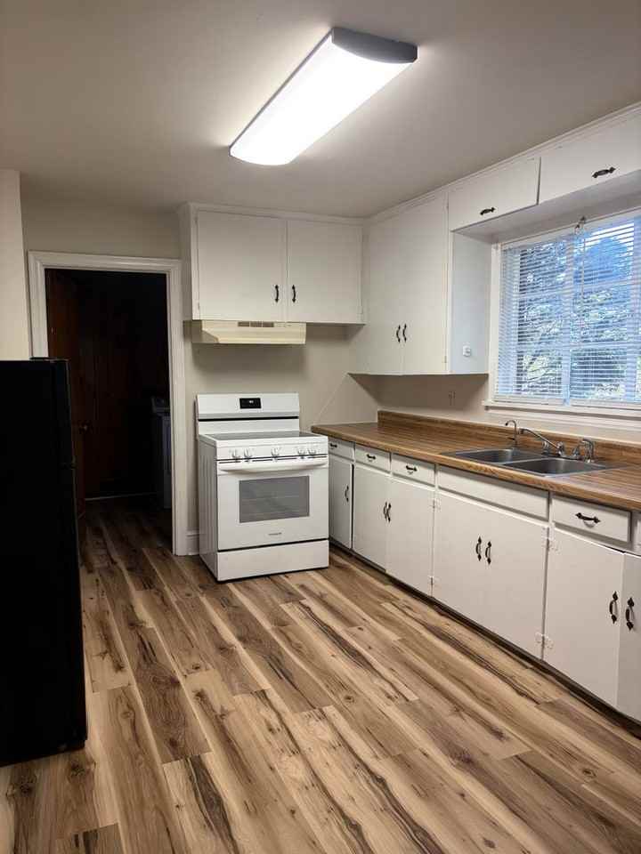 2074 Prince Ave - Photo 6 of 24