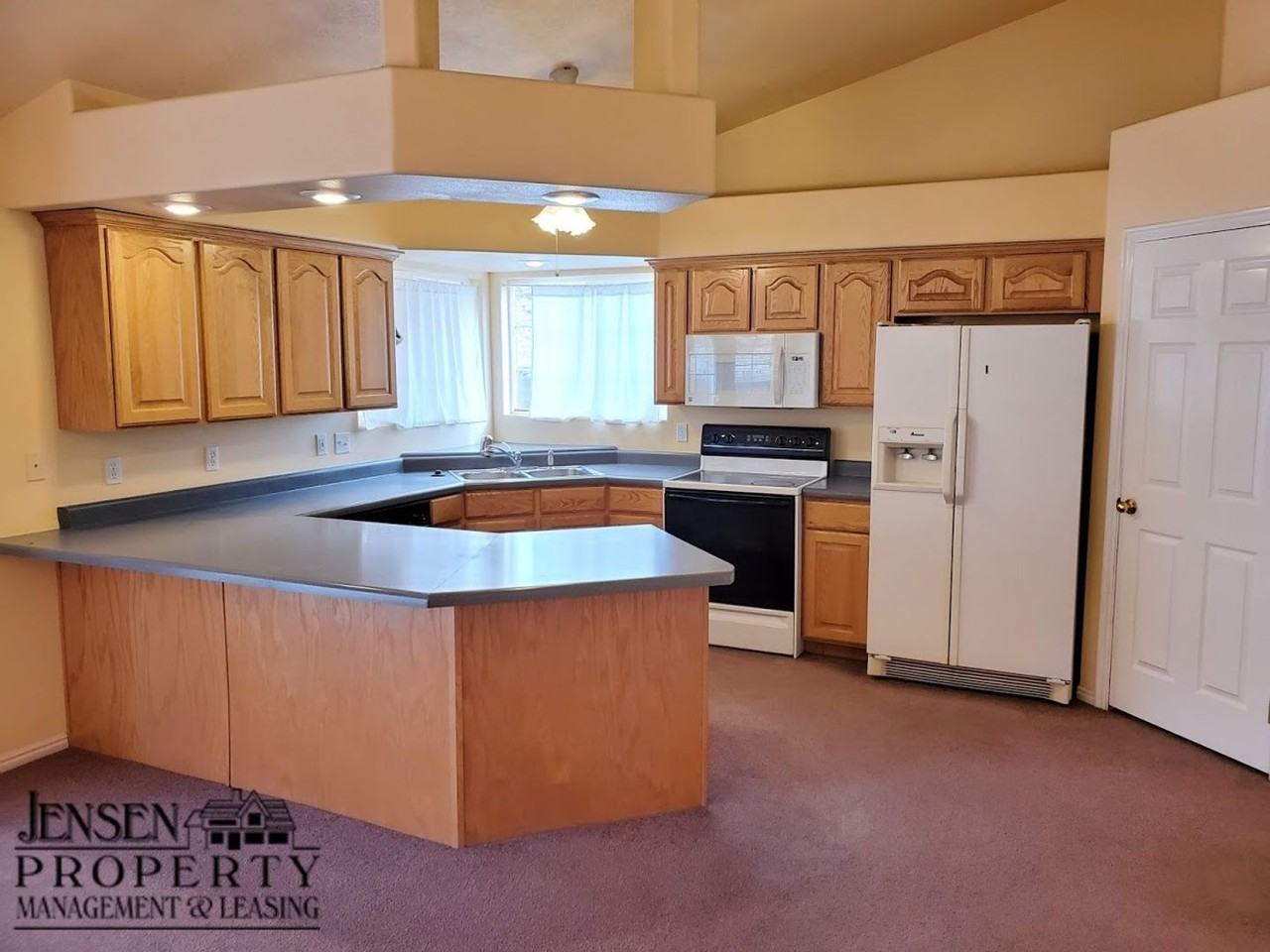 562 N Summit Rdg - Photo 6 of 31