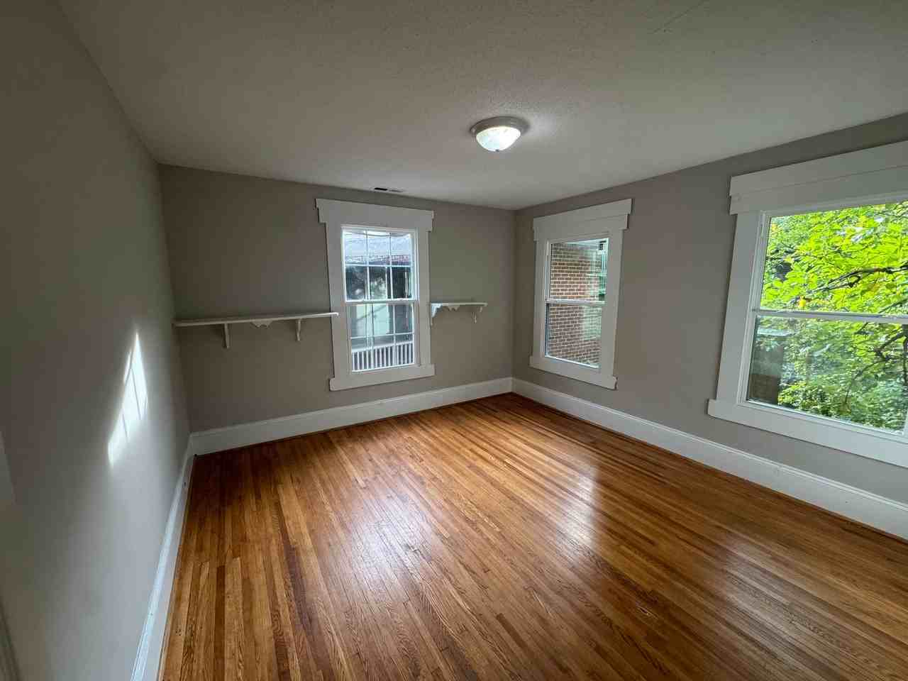 238 E Broad St - Photo 3 of 8