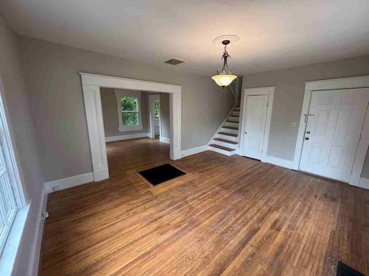 238 E Broad St - Photo 4 of 8