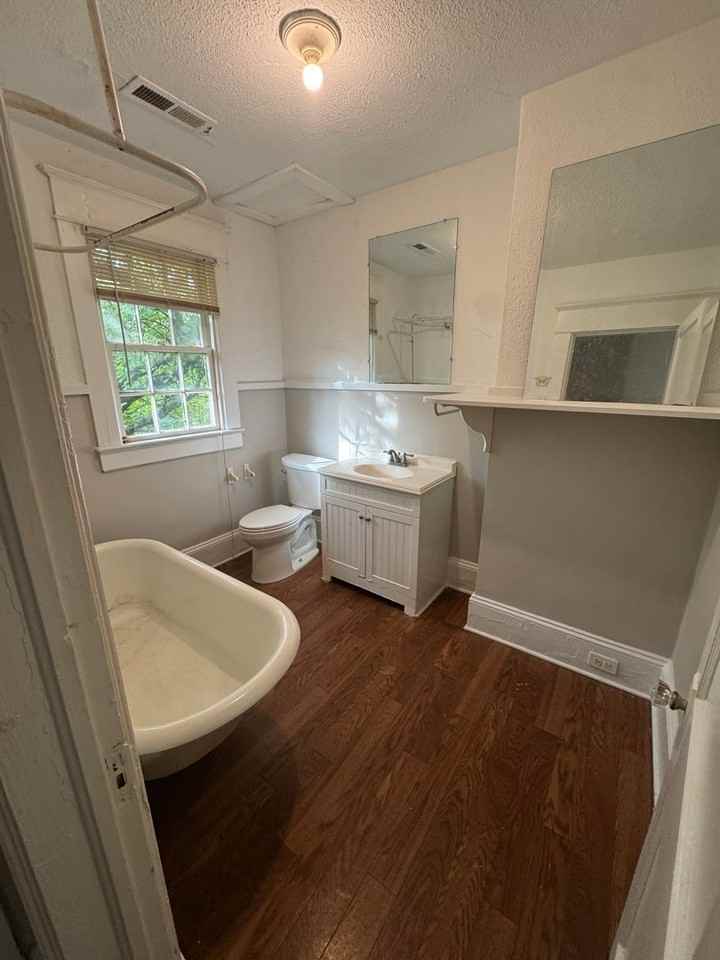 238 E Broad St - Photo 7 of 8