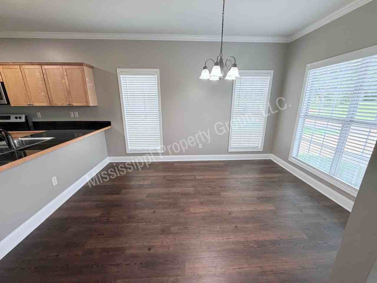 303 Shumard Cv - Photo 5 of 36