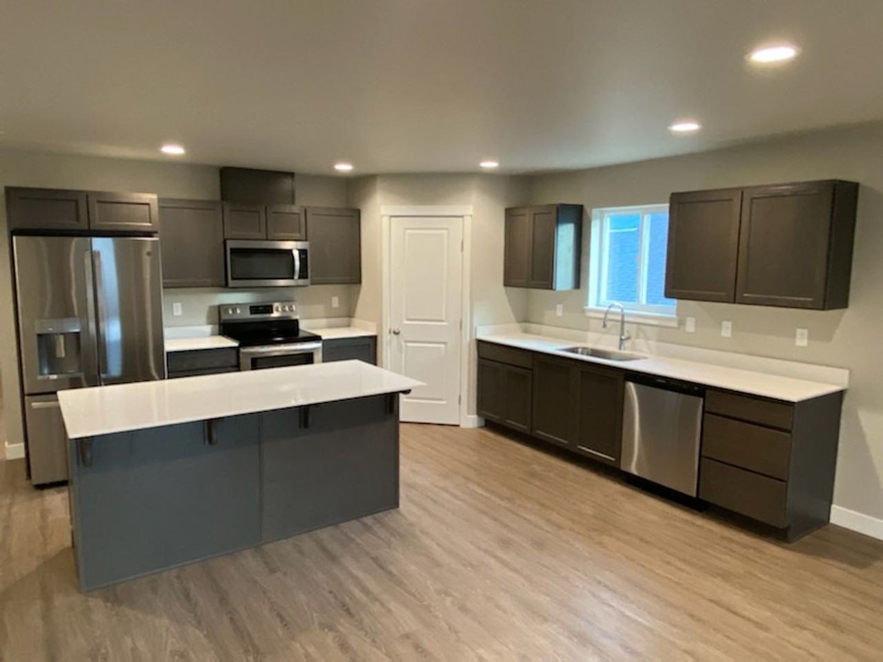 1091 S Newberry Ln - Photo 4 of 18