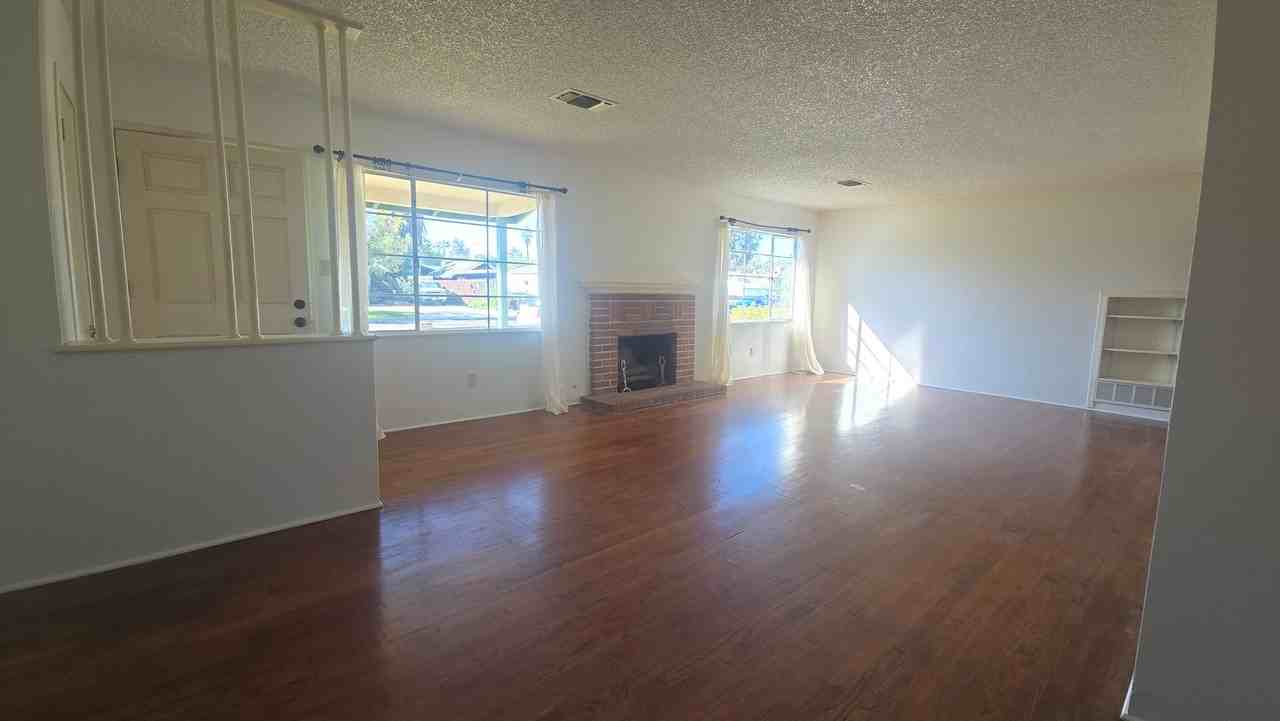 2071 Short Dr - Photo 2 of 11