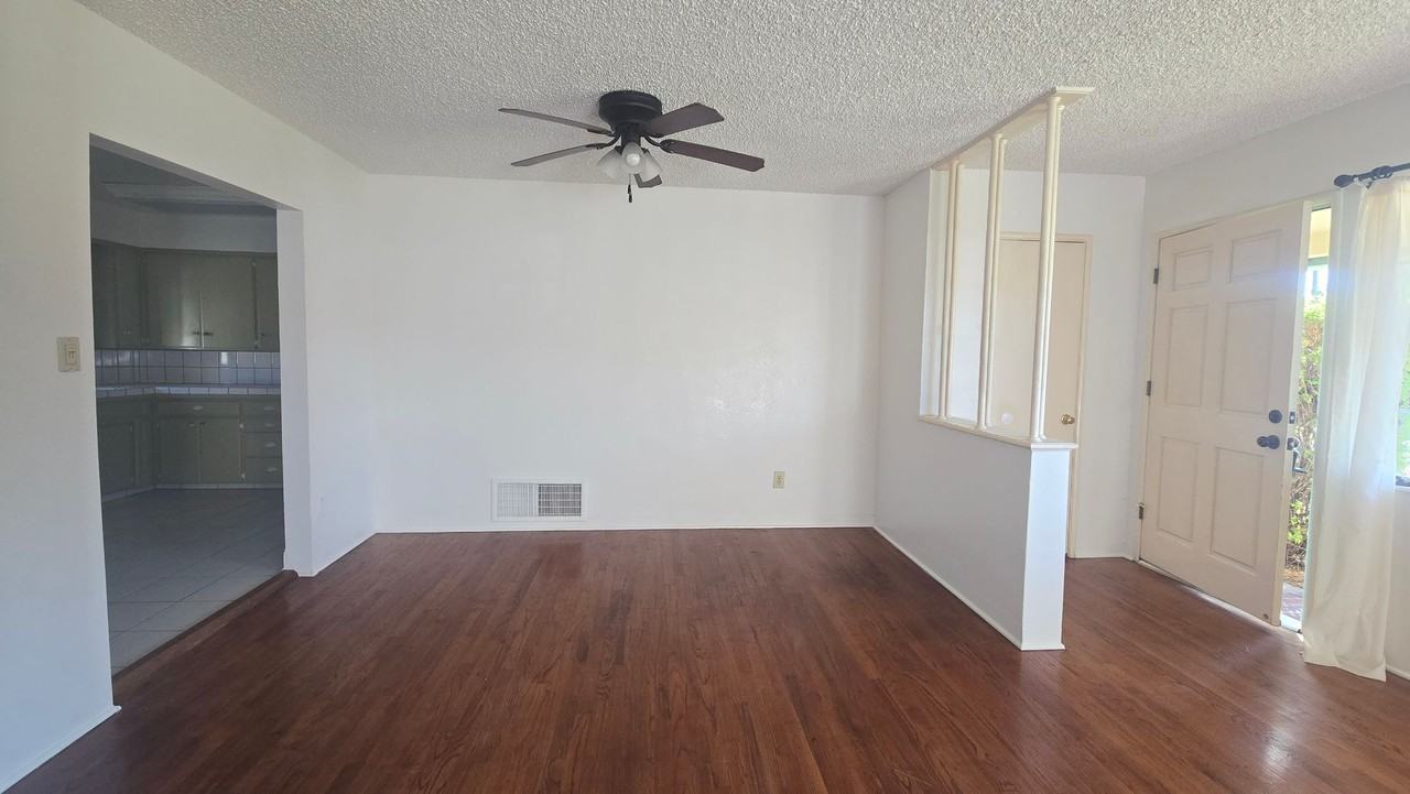 2071 Short Dr - Photo 4 of 11