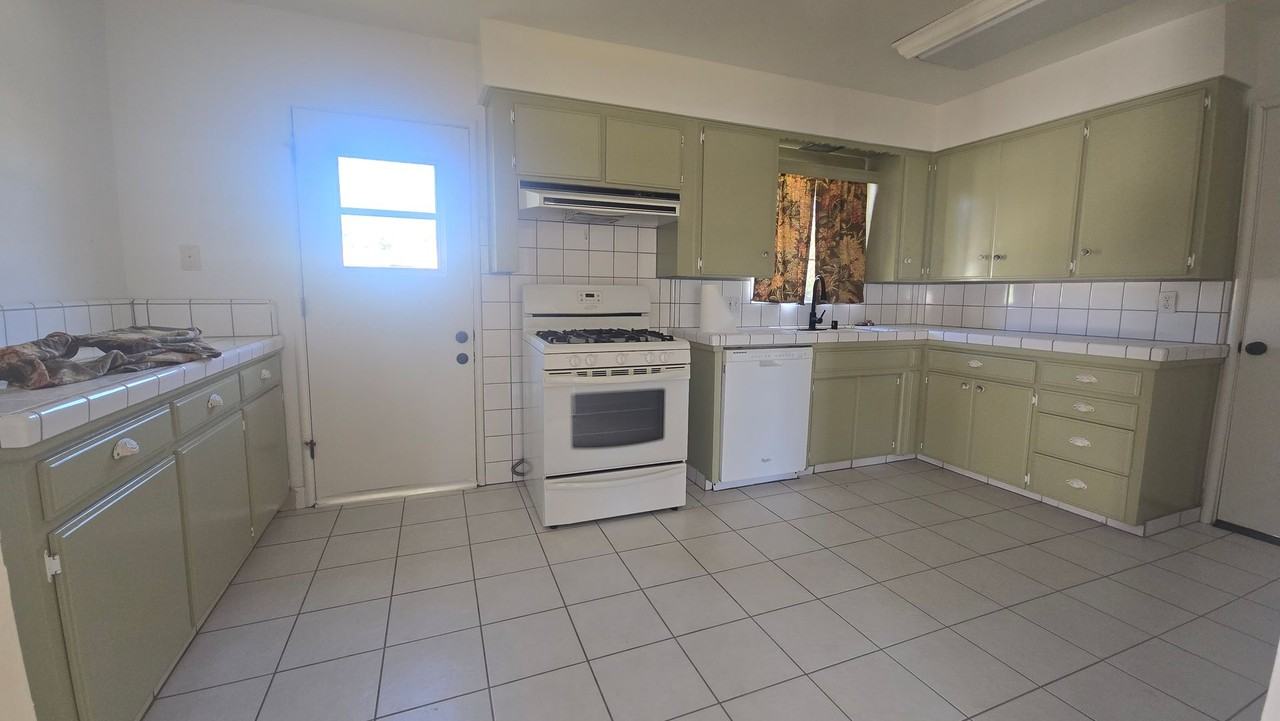 2071 Short Dr - Photo 5 of 11