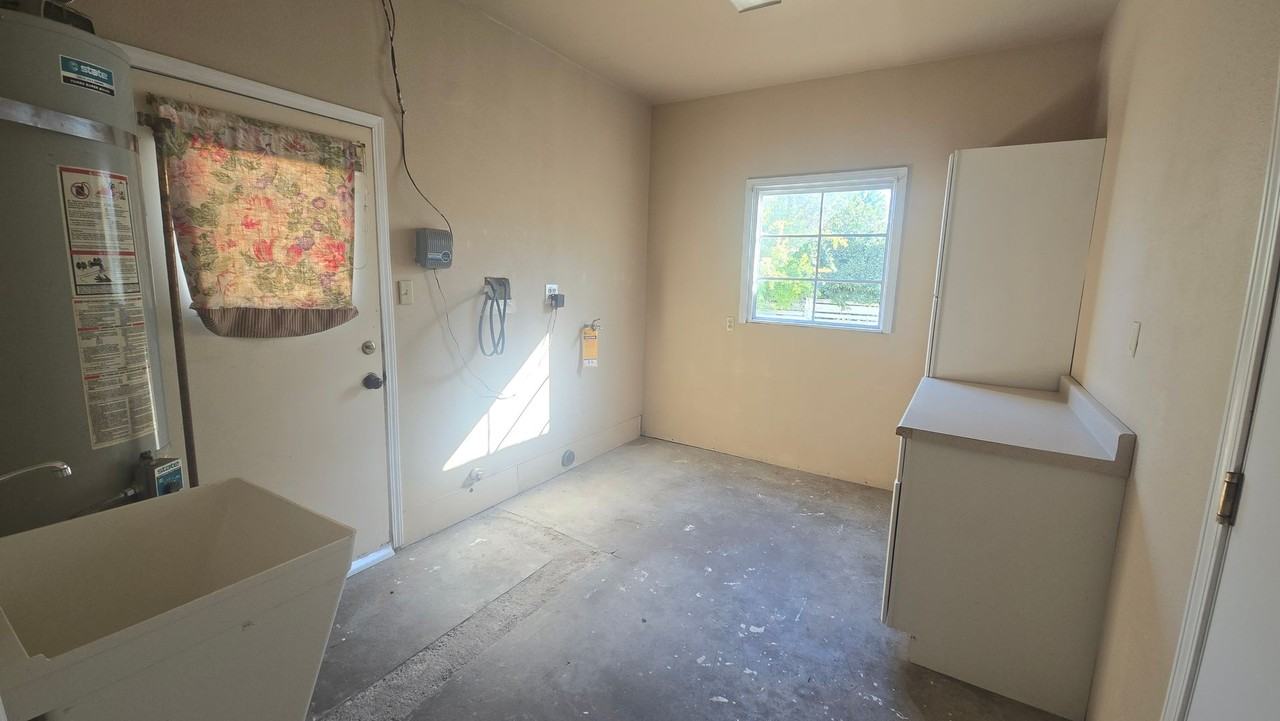 2071 Short Dr - Photo 6 of 11