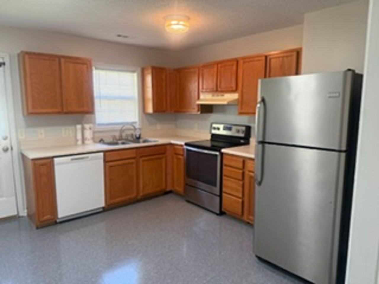 233A Lakewood Dr - Photo 3 of 10