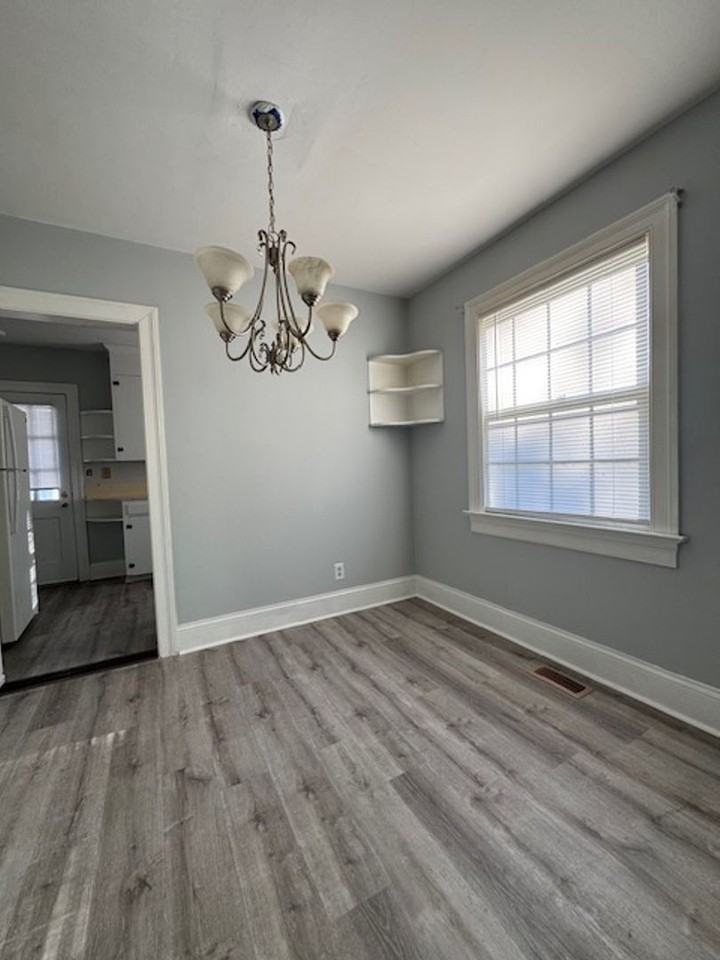 407 S Pineview Ave - Photo 6 of 13