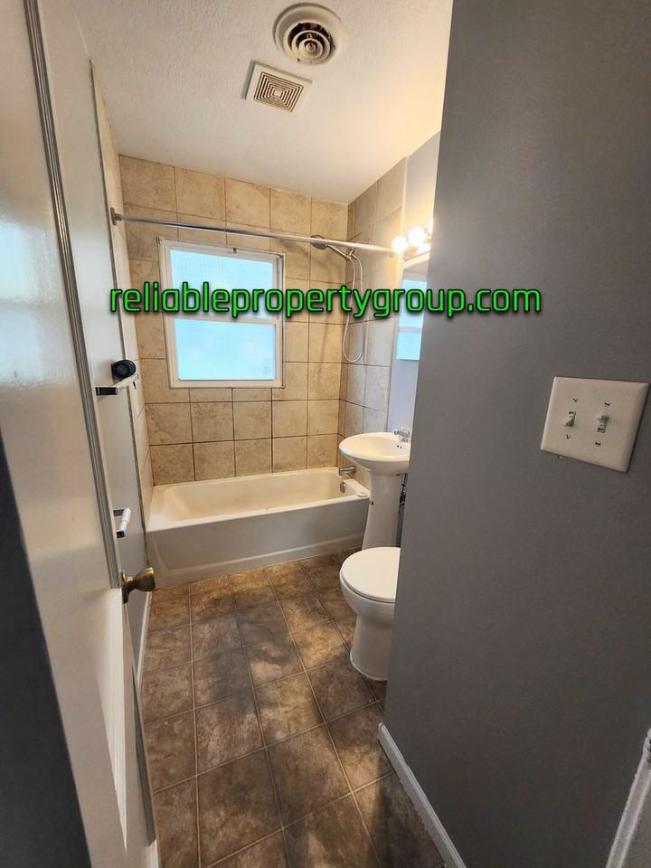 4501 Bowser Ave - Photo 7 of 13
