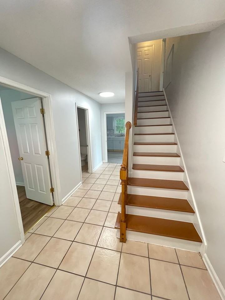 823 Old Pittsboro Rd - Photo 2 of 32