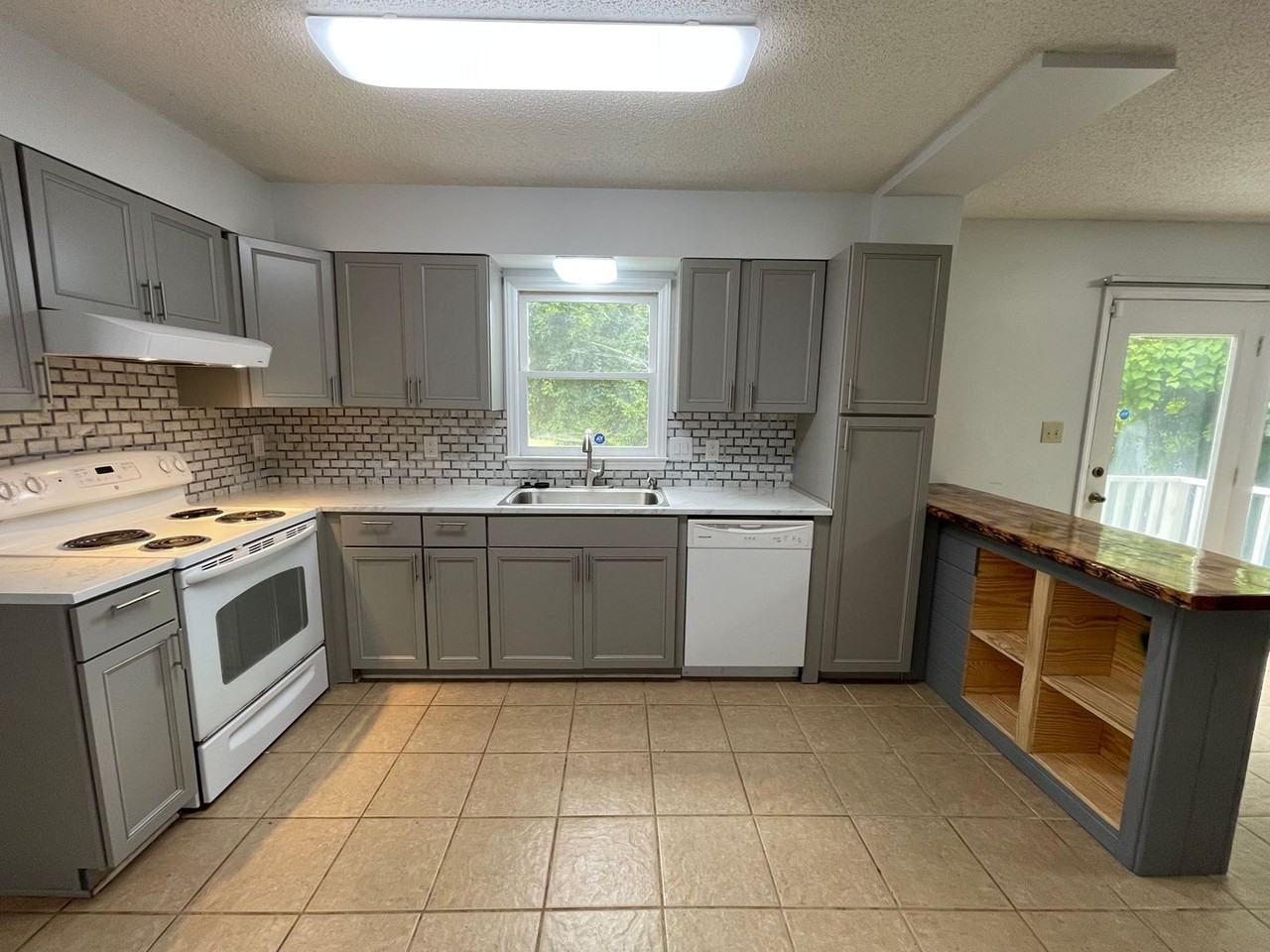 823 Old Pittsboro Rd - Photo 5 of 32