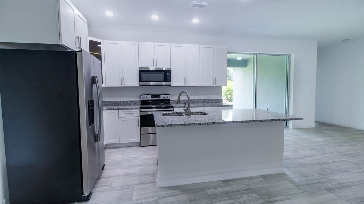 4951 Spiral Way - Photo 5 of 18