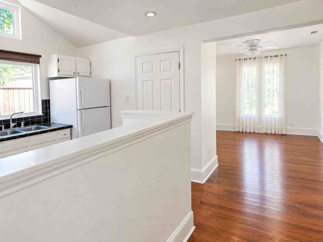 4312A Avenue G - Photo 5 of 10
