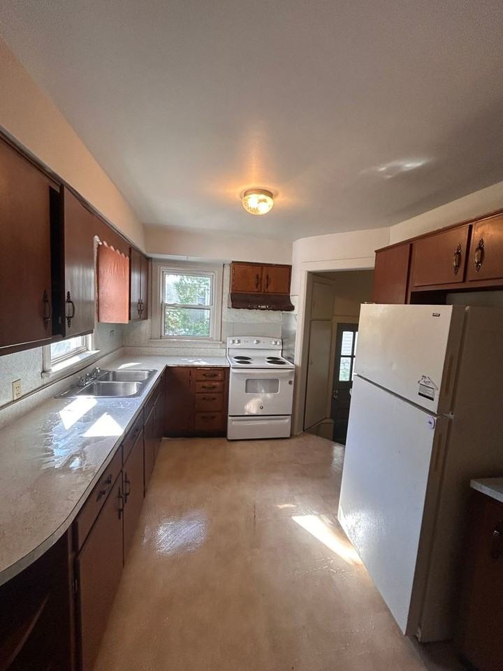 4011 S Park Dr - Photo 3 of 9