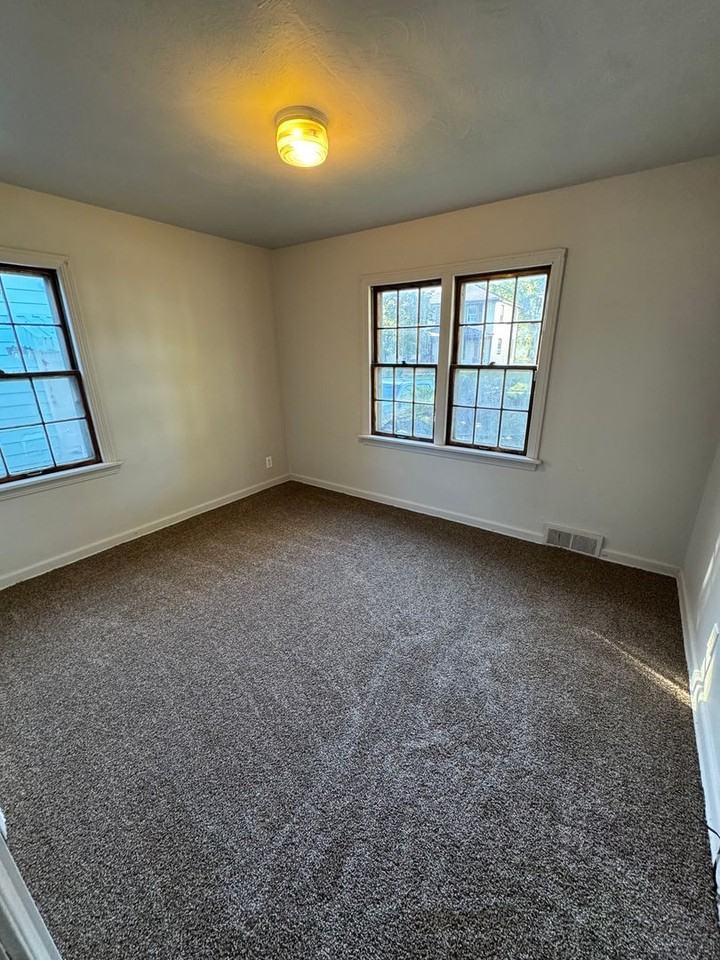 801 Hamilton Ave - Photo 5 of 9