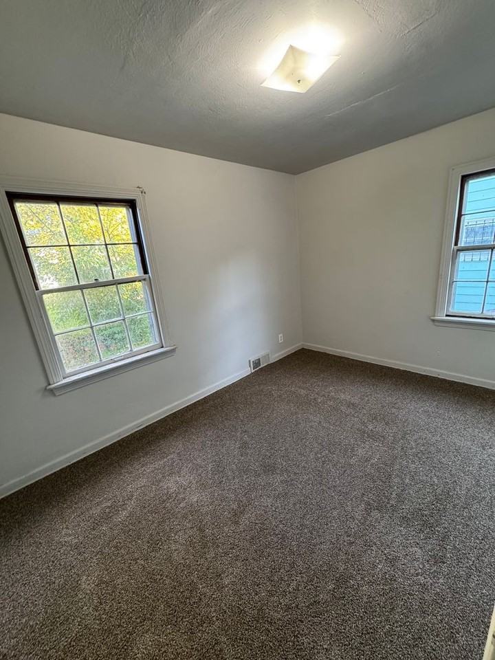 801 Hamilton Ave - Photo 7 of 9