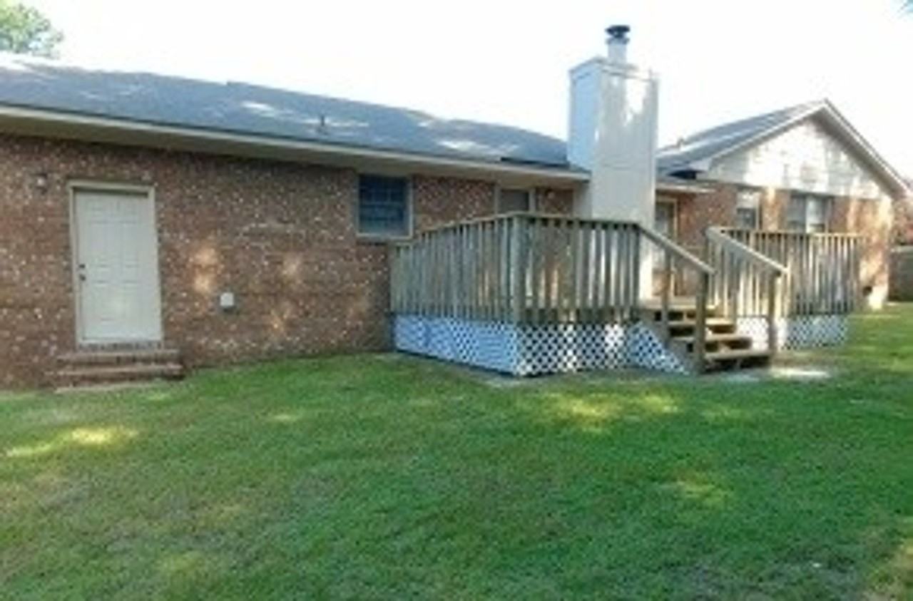 1105 Quailwood Dr - Photo 2 of 12