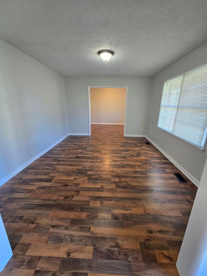 1105 Quailwood Dr - Photo 4 of 12