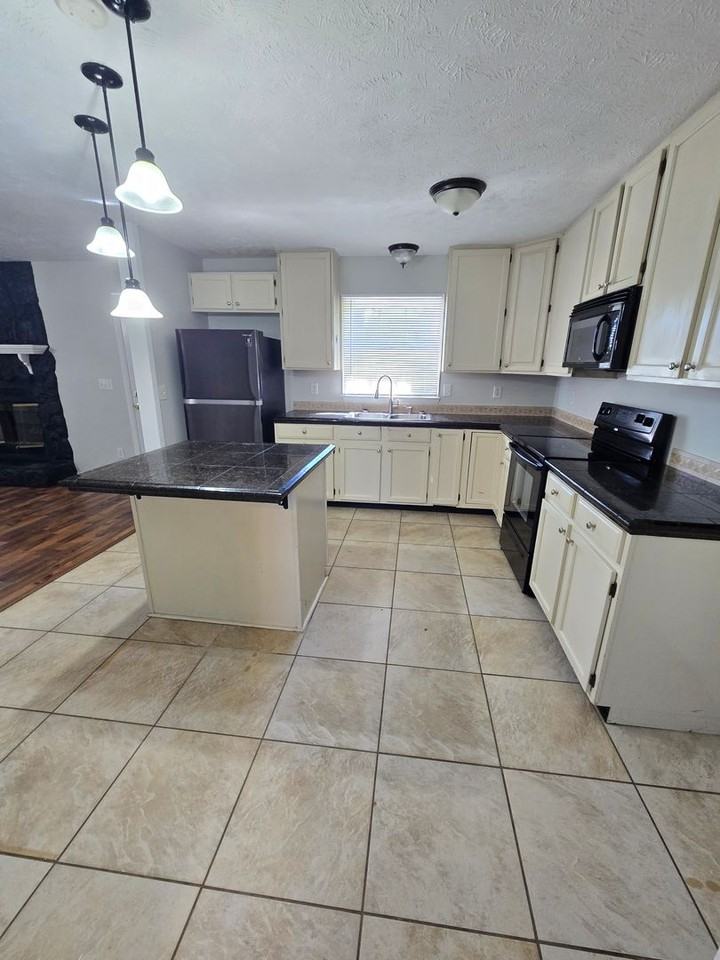 1105 Quailwood Dr - Photo 6 of 12