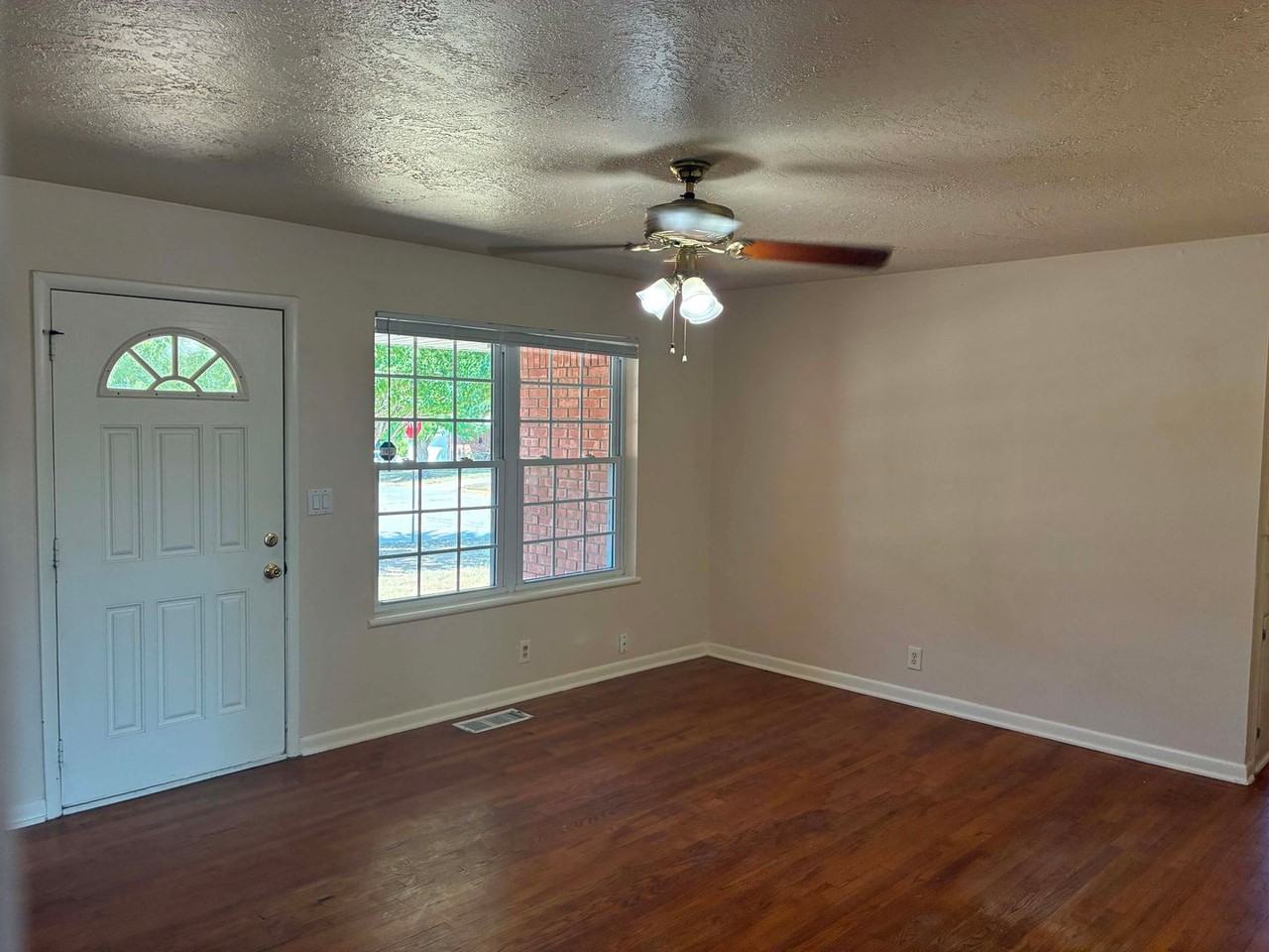 516 Inwood Dr - Photo 5 of 26
