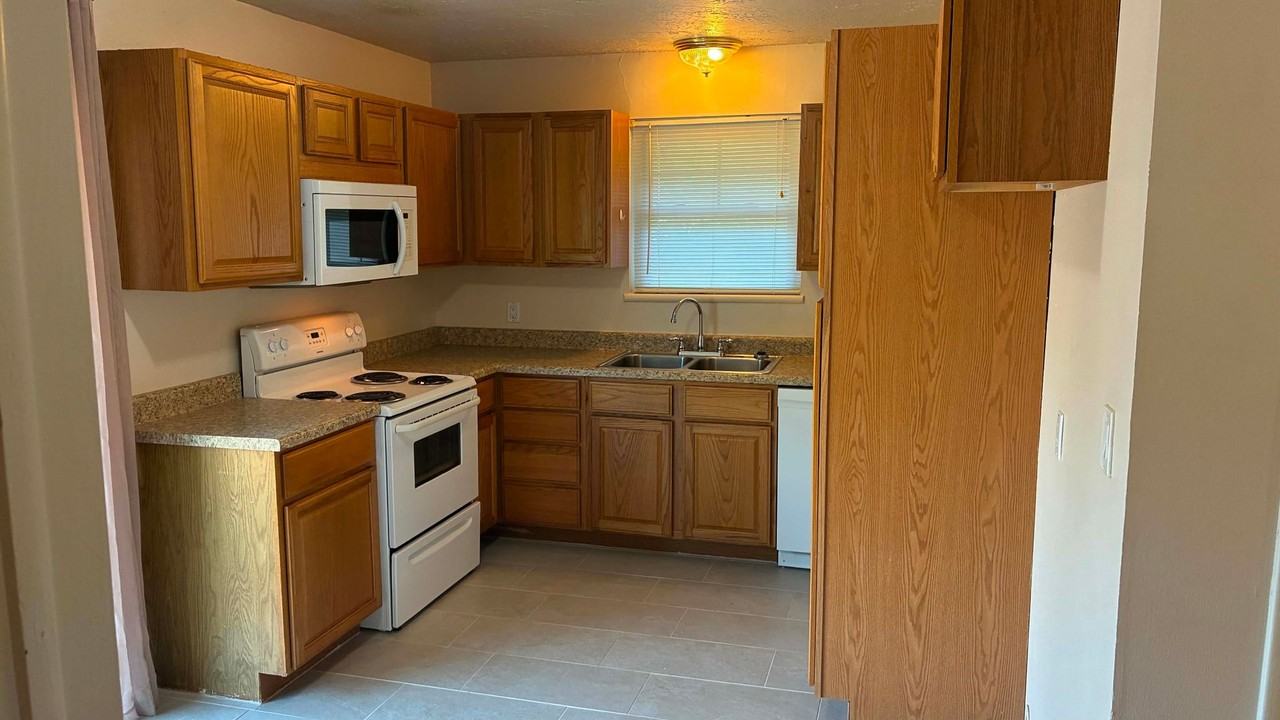 516 Inwood Dr - Photo 7 of 26