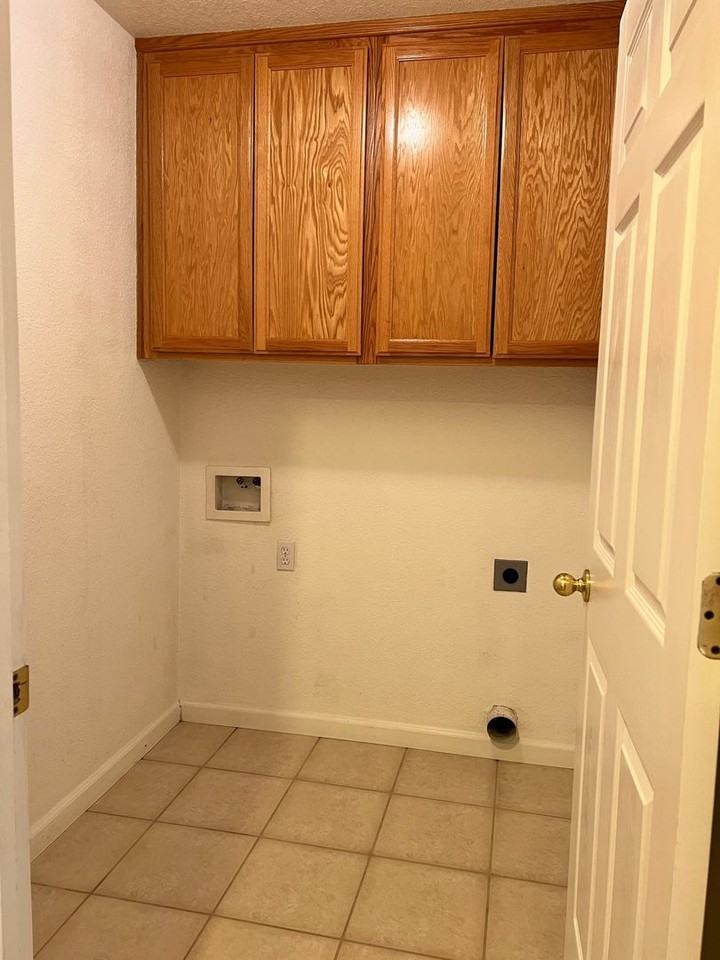 4185 Donovan Way - Photo 4 of 15