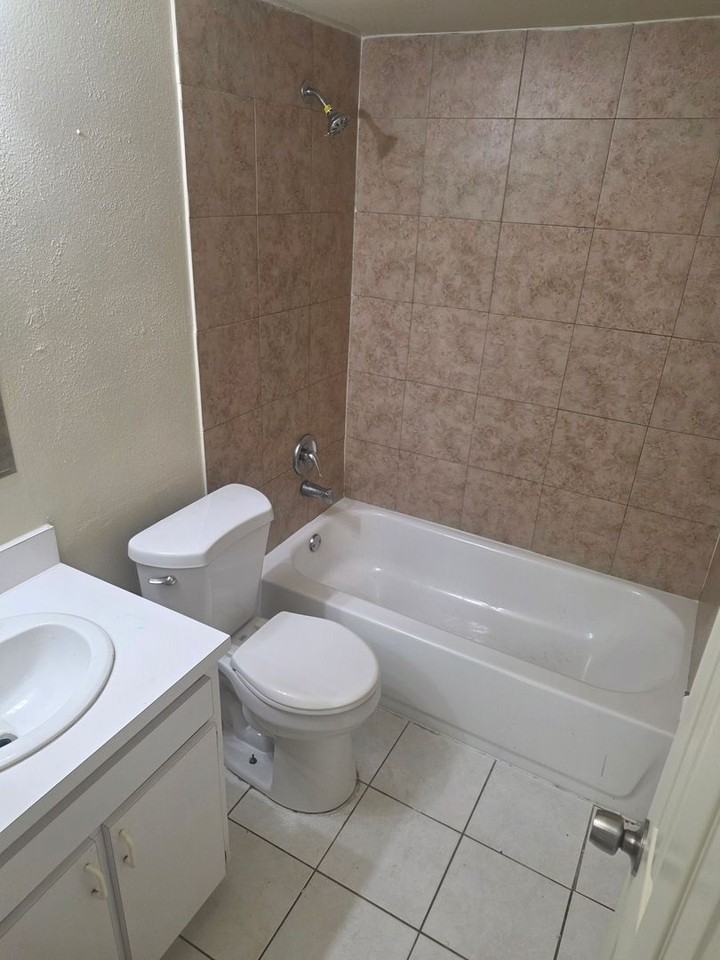 5622 7th Street Ct E - Photo 5 of 10